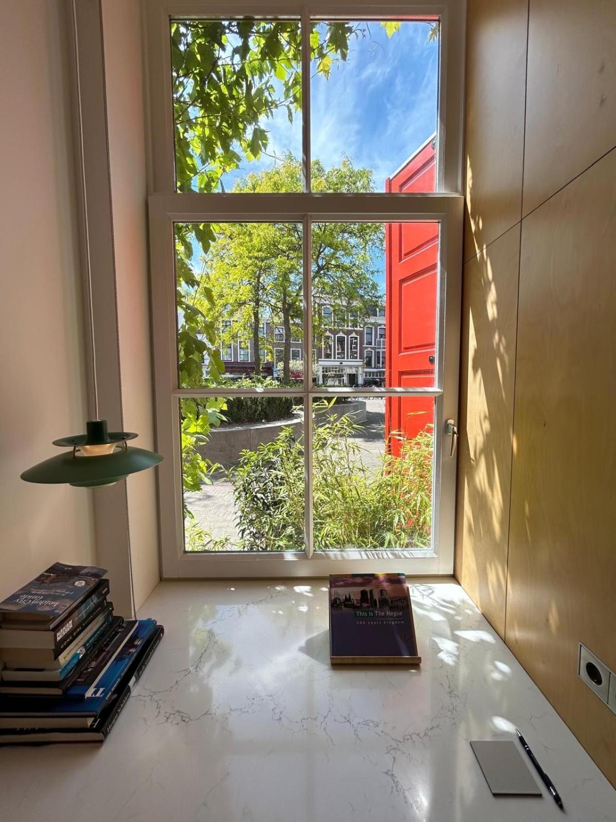 Le Garage Downtown Serviced Apartment Haag Exteriör bild